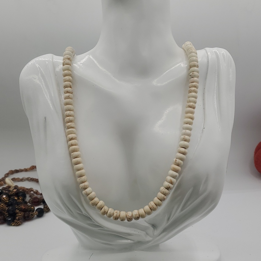 estate Howlite Pure Solid Necklace 4 Inch N3622
